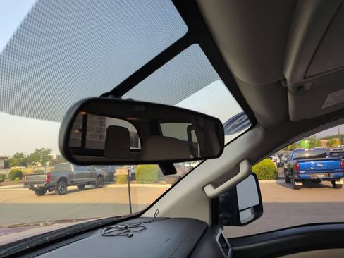 Used 2019 Nissan Titan SV AWD/4WD image 19