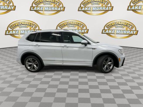 Used 2018 Volkswagen Tiguan SEL w/ R-Line Package FWD image 4