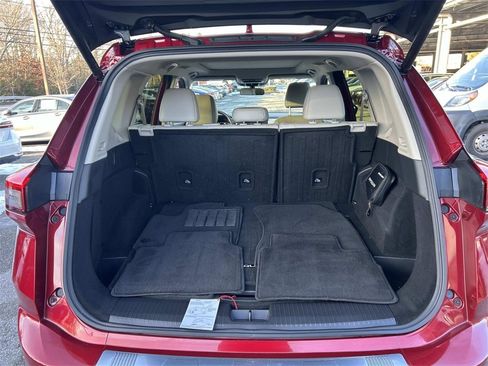 Used 2025 Nissan Rogue SV w/ SV Premium Package image 13