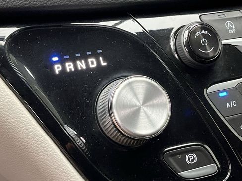 Used 2018 Chrysler Pacifica Touring Plus FWD image 22
