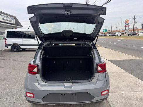 Used 2022 Hyundai Venue Limited w/ Cargo Package image 24