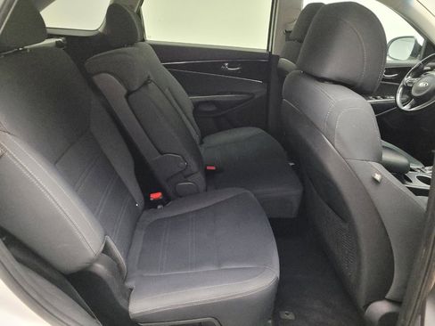 Used 2017 Kia Sorento LX w/ LX Convenience Package FWD image 19