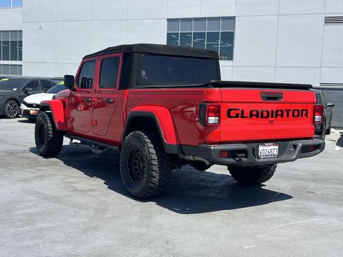 Used 2024 Jeep Gladiator Sport AWD/4WD image 4