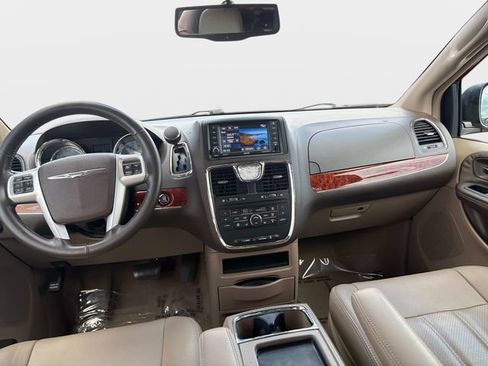 Used 2015 Chrysler Town & Country Touring-L w/ Driver Convenience Group FWD image 12