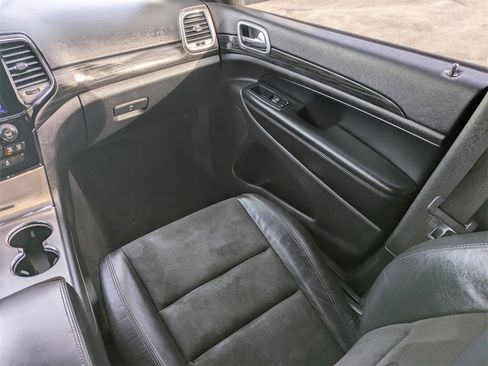 Used 2019 Jeep Grand Cherokee Altitude image 19