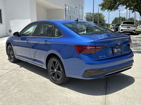 Certified 2023 Volkswagen Jetta SE w/ Panoramic Sunroof Package FWD image 6