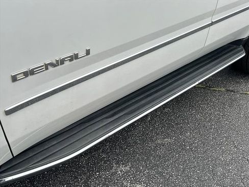 Certified 2020 GMC Yukon Denali w/ Open Road Package AWD/4WD image 13