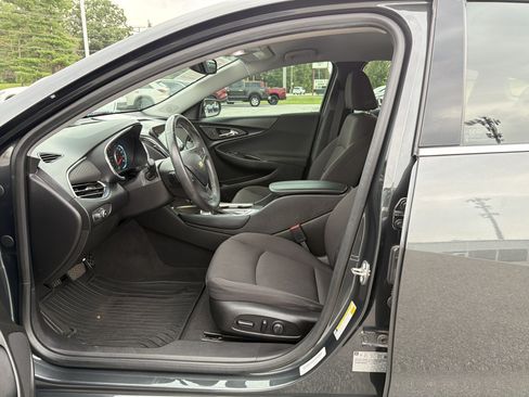 Used 2017 Chevrolet Malibu LT FWD image 15