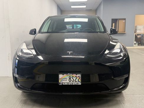 Used 2024 Tesla Model Y Long Range AWD/4WD image 2
