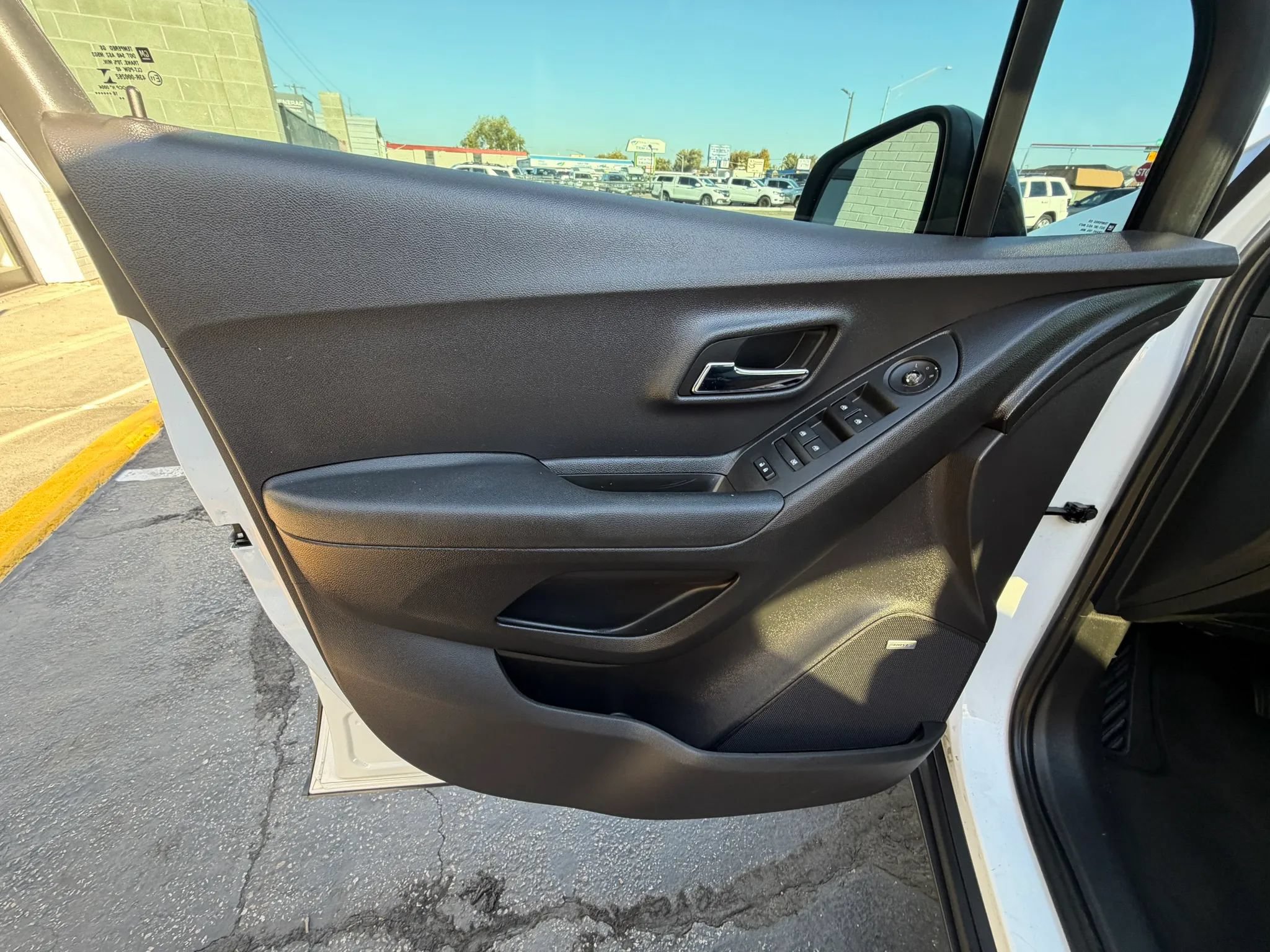 Used 2019 Chevrolet Trax LT w/ Sun & Sound Package AWD/4WD image 12