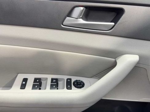 Used 2015 Hyundai Sonata SE w/ Option Group 09 FWD image 21