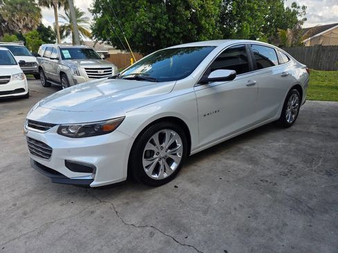 Used 2017 Chevrolet Malibu Premier w/ Driver Confidence Package FWD image 4