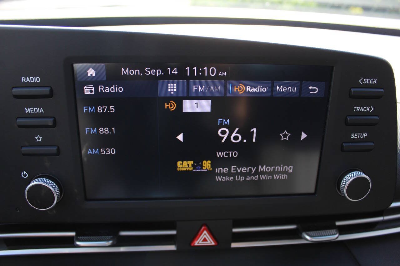 Used 2025 Hyundai Elantra SE FWD image 13