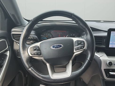 Used 2020 Ford Explorer XLT w/ Equipment Group 202A AWD/4WD image 11