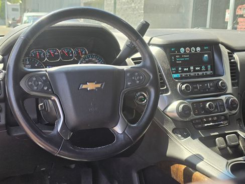 Used 2019 Chevrolet Suburban LT w/ LT Signature Package AWD/4WD image 5