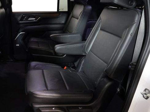 Used 2025 GMC Yukon XL Denali AWD/4WD image 14