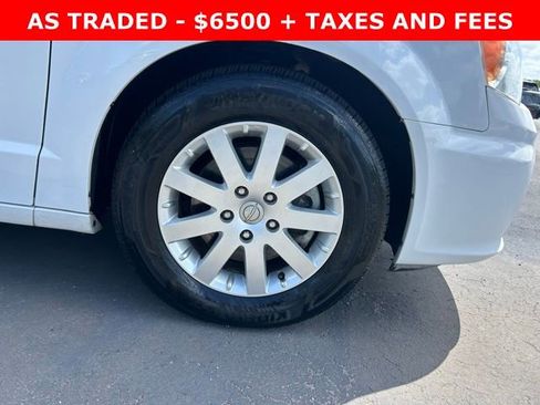 Used 2015 Chrysler Town & Country Touring image 8