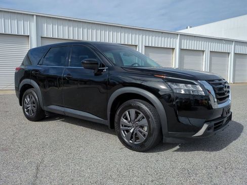 Certified 2024 Nissan Pathfinder S image 3