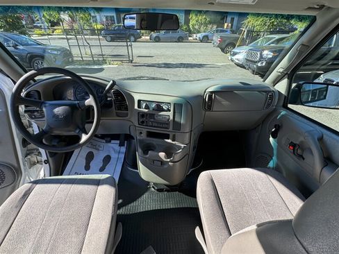 Used 2005 Chevrolet Astro RWD image 21