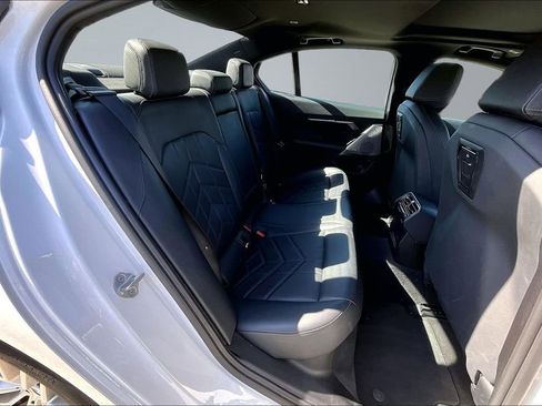 Used 2024 BMW 530i RWD image 18