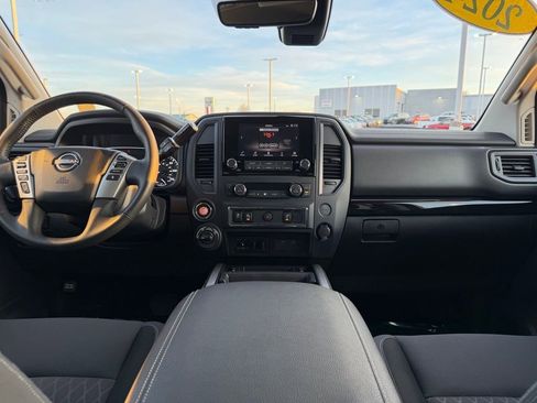 Used 2024 Nissan Titan SV w/ SV Convenience Package image 27