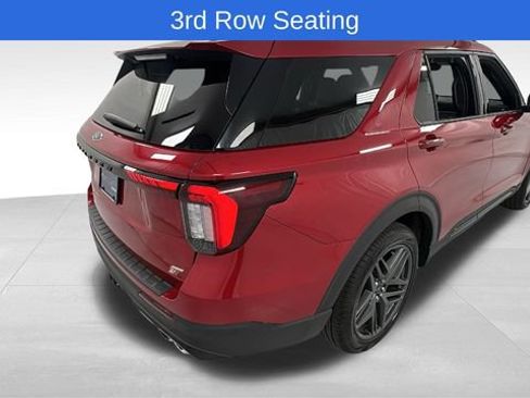 Used 2025 Ford Explorer ST image 3