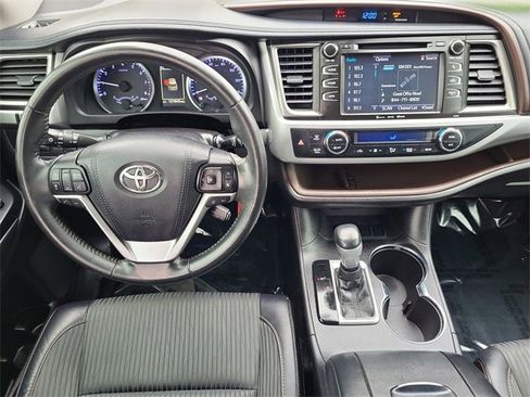 Used 2018 Toyota Highlander Plus image 26