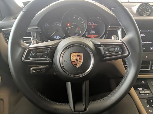 Used 2022 Porsche Macan image 16