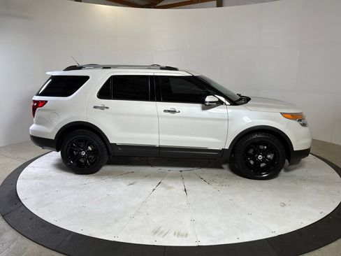 Used 2014 Ford Explorer Limited w/ Equipment Group 302A AWD/4WD image 9