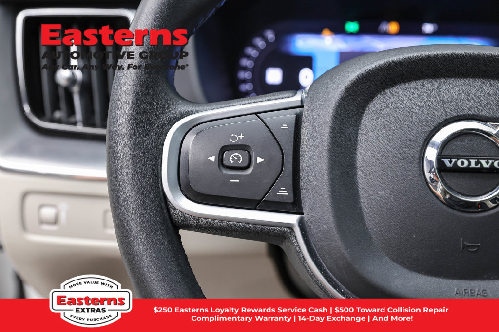 Used 2022 Volvo XC60 B5 Momentum AWD/4WD image 16