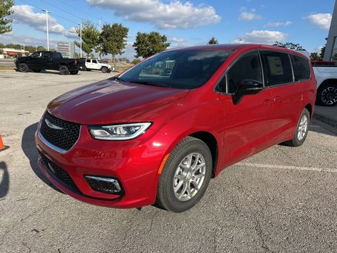 New 2026 Chrysler Pacifica Select image 13