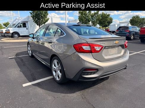 Used 2018 Chevrolet Cruze Premier FWD image 2