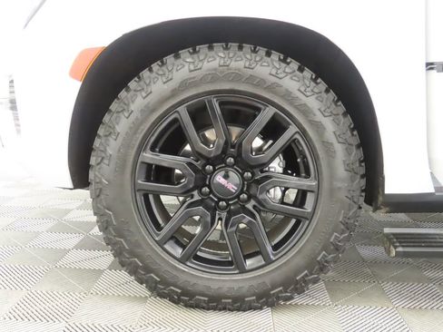 Used 2023 GMC Yukon XL AT4 w/ AT4 Premium Plus Package image 32