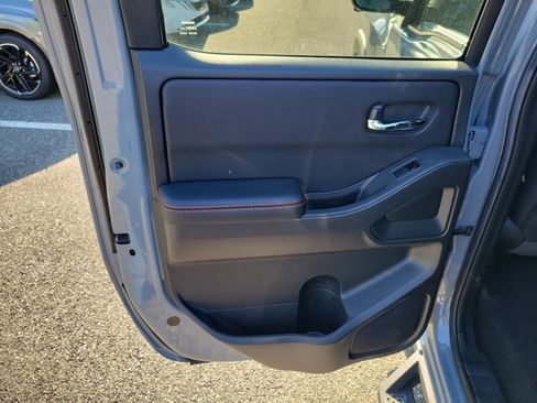 Used 2025 Nissan Frontier Pro-X w/ Pro Convenience Package RWD image 13