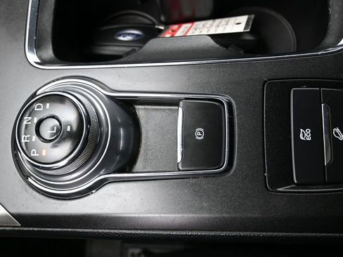 Used 2019 Ford Fusion SE image 28