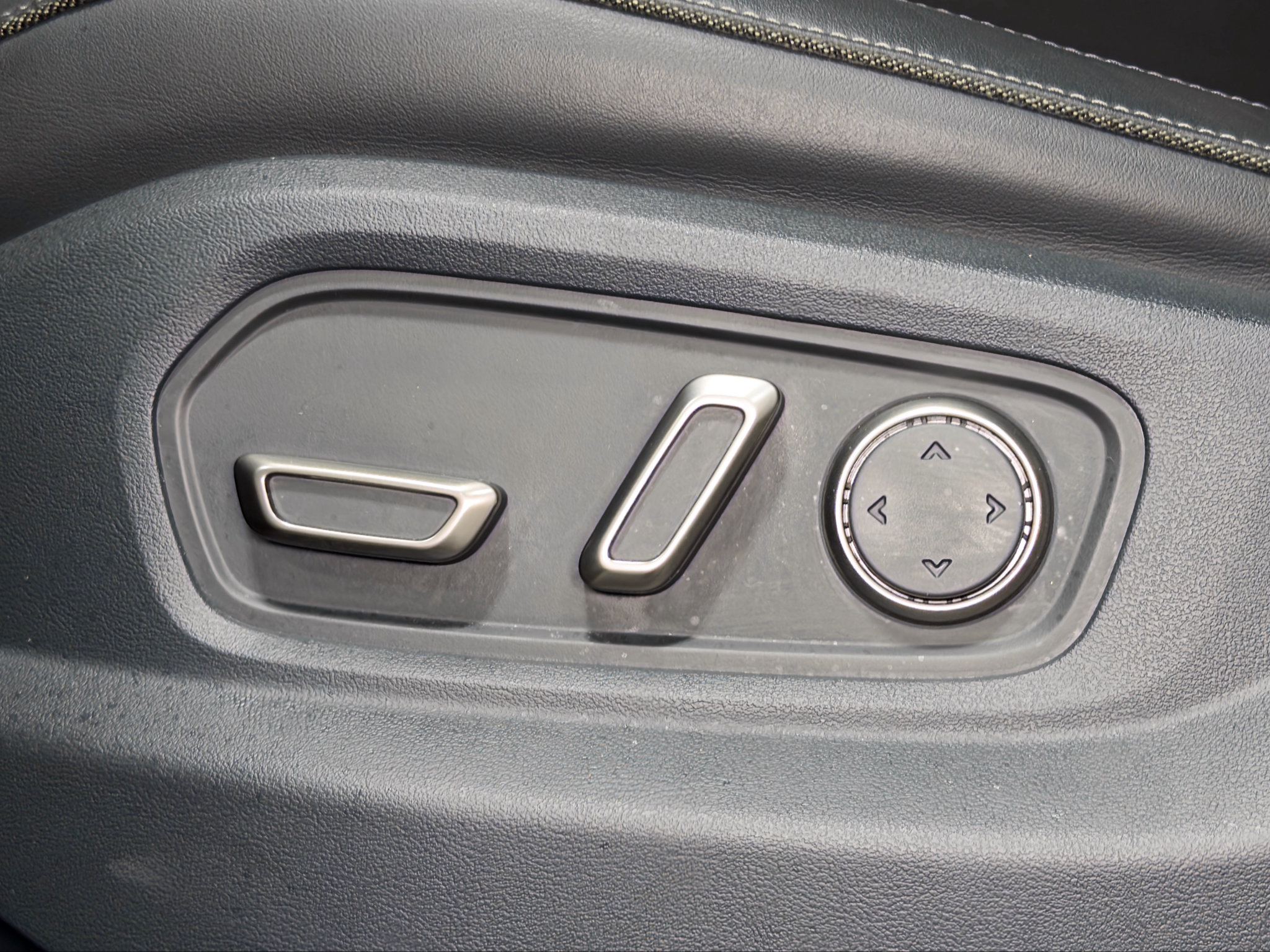 Used 2022 Rivian R1S Launch Edition Quad AWD/4WD image 7