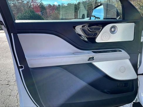 Certified 2025 Lincoln Aviator Reserve w/ Equipment Group 201A image 23