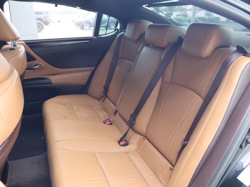 Used 2019 Lexus ES 350 Ultra Luxury w/ Accessory Package 2 image 35