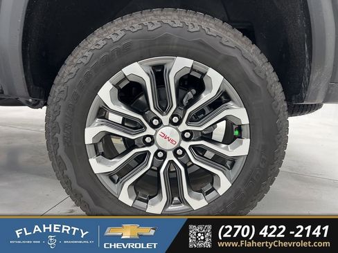 Used 2024 GMC Canyon Denali image 18