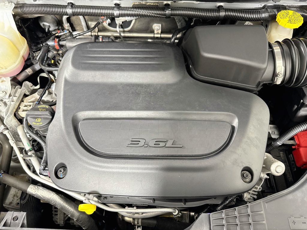 Used 2024 Chrysler Pacifica Touring-L FWD image 30