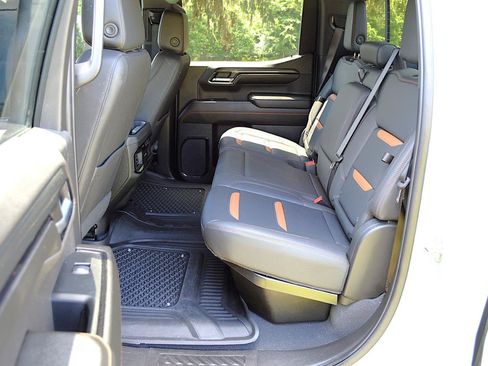Used 2024 GMC Sierra 1500 AT4 w/ Technology Package AWD/4WD image 14