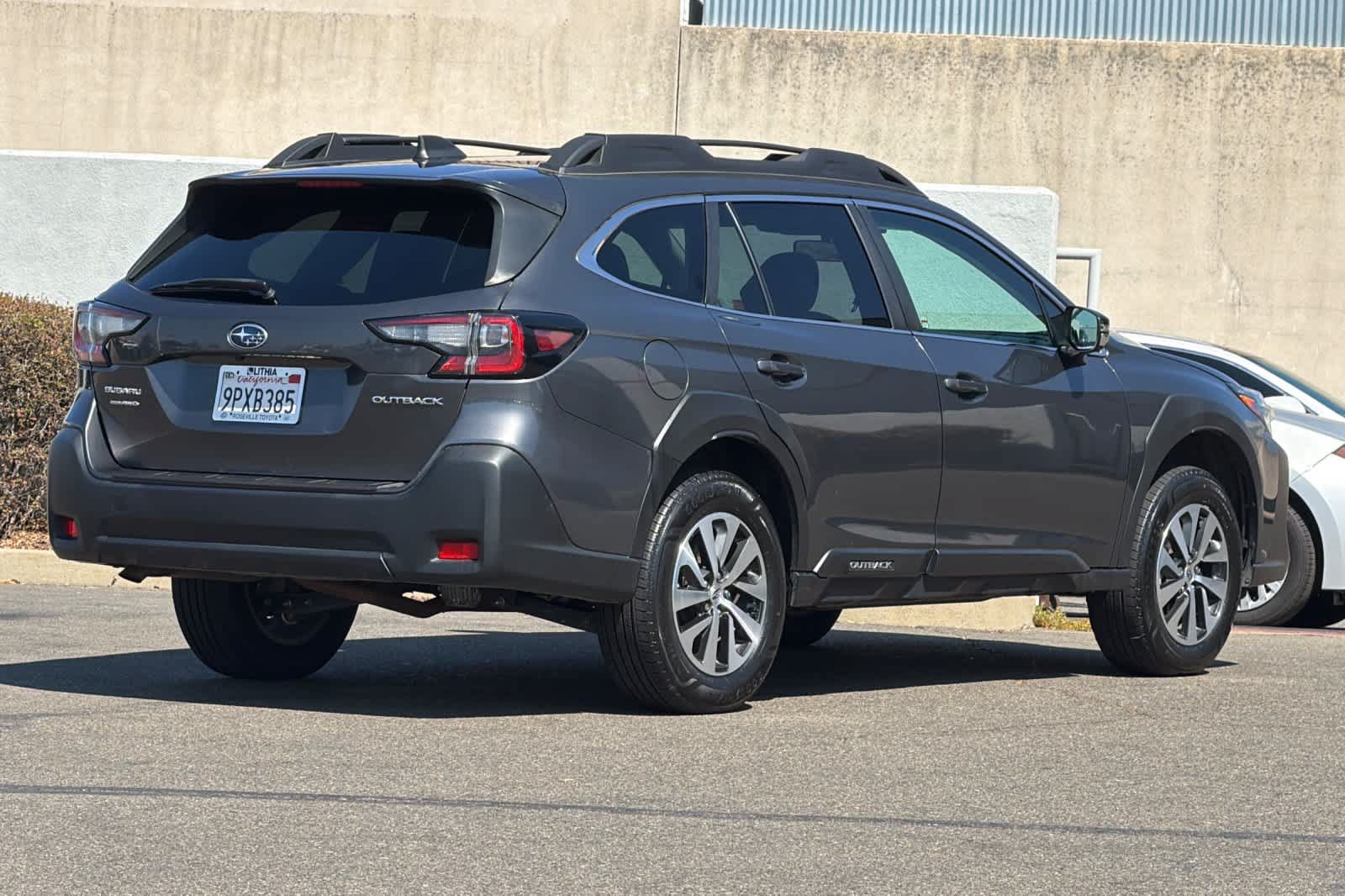Used 2025 Subaru Outback Premium AWD/4WD image 2