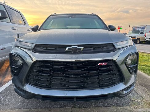 Used 2021 Chevrolet TrailBlazer RS w/ Driver Confidence Package FWD image 2