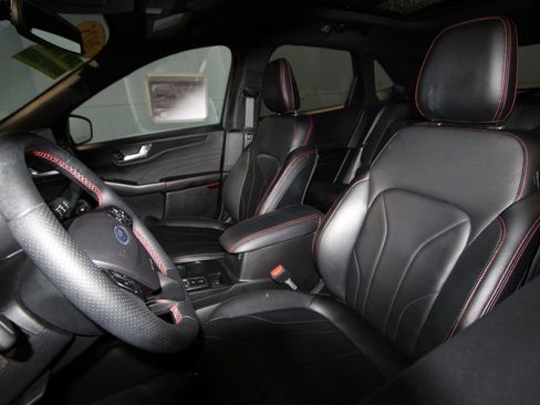 Used 2025 Ford Escape ST-Line Elite w/ Premium Technology Package image 4