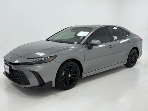 Used 2026 Toyota Camry SE w/ Multimedia Upgrade Package image 5