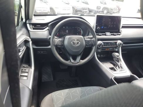 Used 2025 Toyota RAV4 XLE AWD/4WD image 11