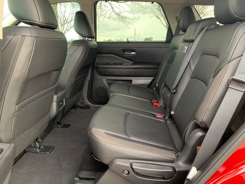 Used 2025 Nissan Pathfinder SL image 22