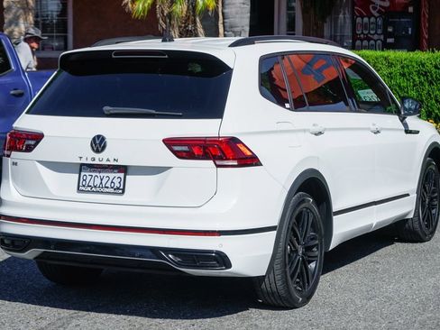 Used 2022 Volkswagen Tiguan SE R-Line image 12