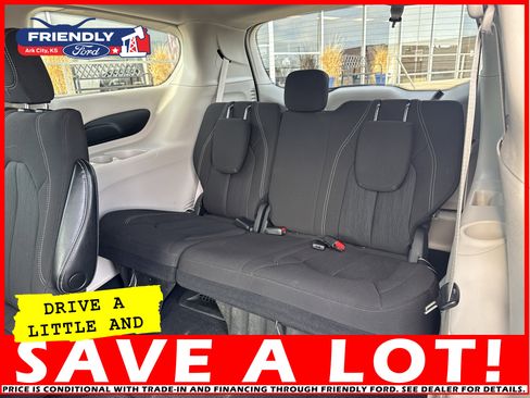 Used 2023 Chrysler Voyager LX image 15