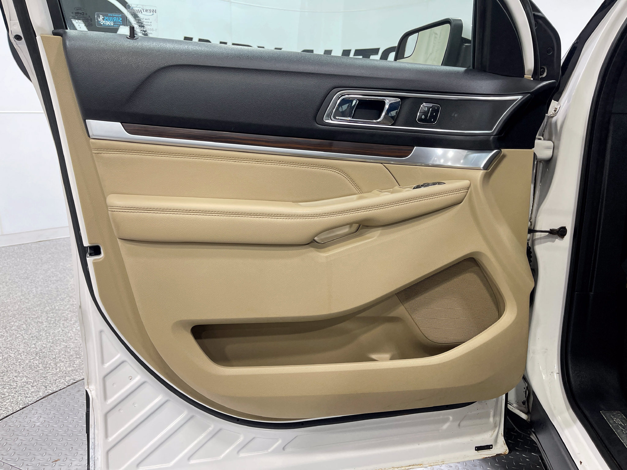 Used 2017 Ford Explorer Limited AWD/4WD image 14